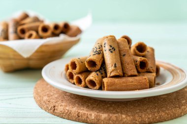 Taylandlı çıtır Hindistan cevizi roll - Tay tatlı snack