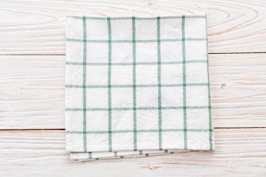 ahşap arka plan üzerinde mutfak bezi (peçete)