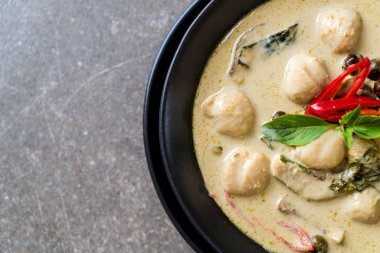 Balık top - Tay gıda ile yeşil köri