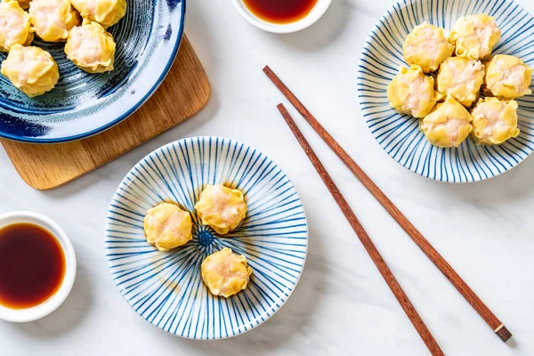 Karides Çince Buğulanmış Dumpling Sos Ile — Stok fotoğraf