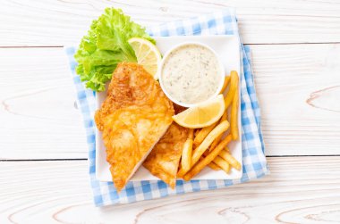 Balık ve cips - sağlıksız gıda