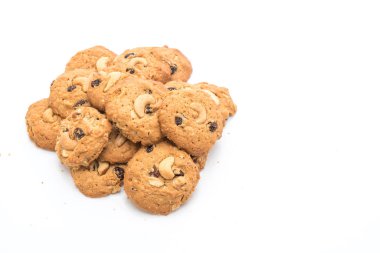 Kuru üzüm ve beyaz arka plan üzerinde izole kavrulmuş kaşu fındık ile tatlılar