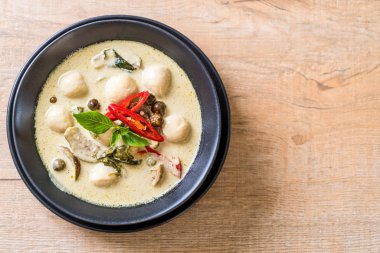 Balık top - Tay gıda ile yeşil köri