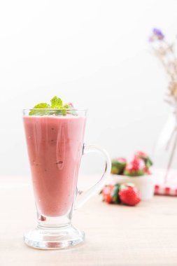 çilek smoothies milkshake cam
