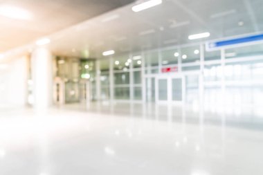 soyut bulanıklık ve boş ofis binası arka plan cam pencere ve kopyalama yeri olan defocused