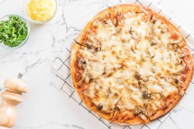 masada miso soslu mantarlı pizza