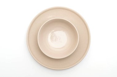 boş levha ve beyaz arka plan üzerinde izole kase