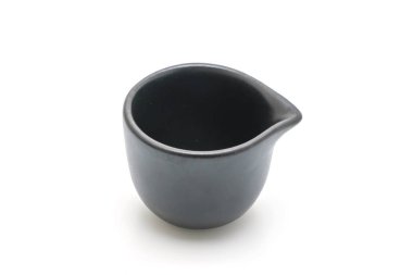 boş siyah plaka ve beyaz arka plan üzerinde izole kase