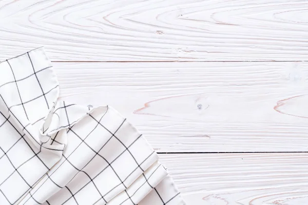 mutfak bezi (peçete) kopya alanı ile ahşap arka plan üzerinde