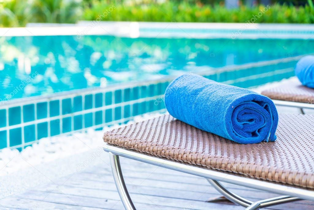 towel pool on bed around swimming pool in hotel resort - Holiday vacation concept