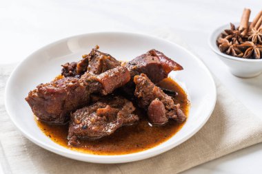 herb - Phuket Tayland geleneksel gıda tarzı ile domuz eti güveç