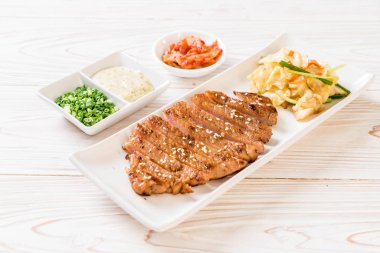 sebze - Asya tarzı ile dilimlenmiş domuz biftek ızgara