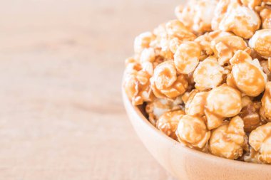 Patlamış Mısır ile karamel kase