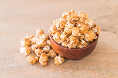 Patlamış Mısır ile karamel kase