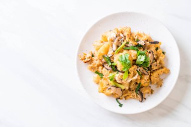 Tavada balık Maw plaka üzerinde