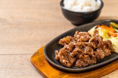 sıcak plaka - Asya tarzı domuz biftek dilimlenmiş