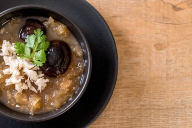 Yengeç kase kırmızı et suyu çorbası kızarmış balık Maw