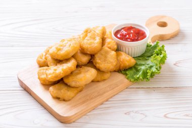 Soslu tavuk nugget, sağlıksız yemek.