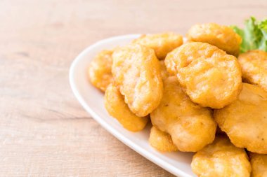 Soslu tavuk nugget, sağlıksız yemek.