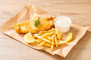 Balık ve patates kızartması. Sağlıksız yiyecekler.