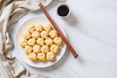 Karides Çince buğulanmış Dumpling sos ile