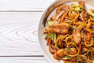 tavada kızartılmış yakisoba noodle pork - Asya gıda tarzı ile