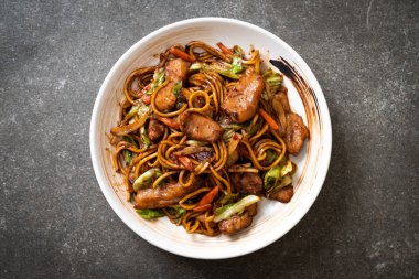 tavada kızartılmış yakisoba noodle pork - Asya gıda tarzı ile