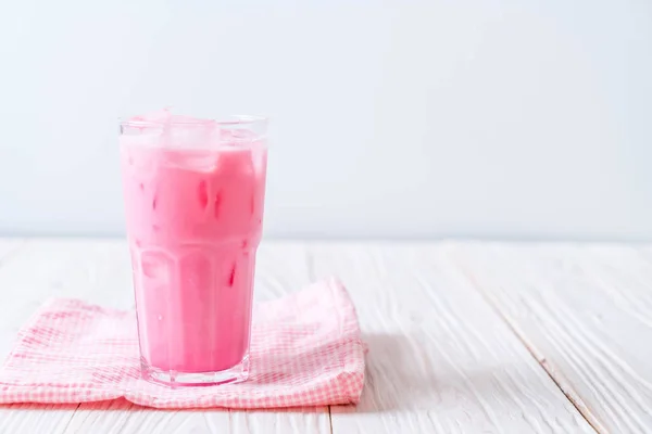 Rosafarbener Erdbeer Milchshake Auf Holz — Stockfoto