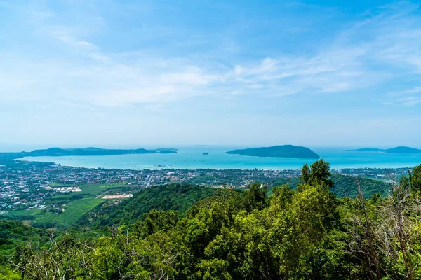 Phuket Şehir Manzarası Ile Deniz Plaj Mavi Gökyüzü — Stok fotoğraf