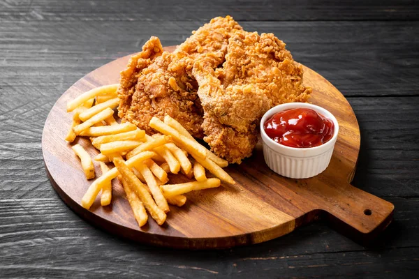 Stekt Kyckling Med Pommes Frites Och Nuggets Mjöl Skräpmat Och — Stockfoto