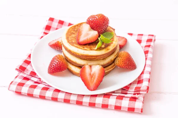 Souffleurpfannkuchen Mit Frischen Erdbeeren — Stockfoto