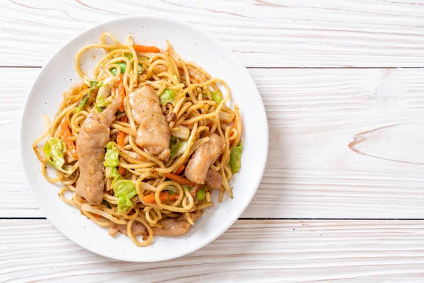 tavada kızartılmış yakisoba noodle pork - Asya gıda tarzı ile