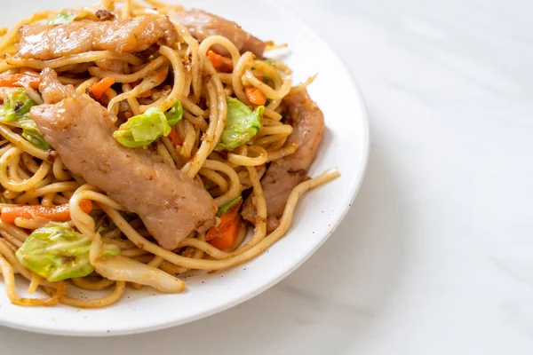 tavada kızartılmış yakisoba noodle pork - Asya gıda tarzı ile