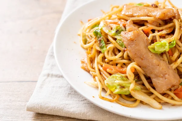 tavada kızartılmış yakisoba noodle pork - Asya gıda tarzı ile