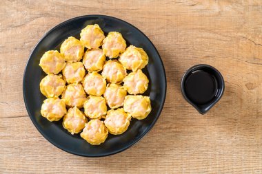 Karides Çince buğulanmış Dumpling sos ile