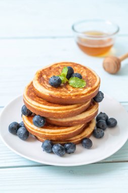 Taze yaban mersinli gözleme.