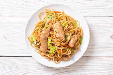 tavada kızartılmış yakisoba noodle pork - Asya gıda tarzı ile