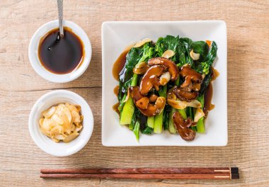 Sarımsaklı istiridye soslu kızarmış Hong Kong Kale heyecan