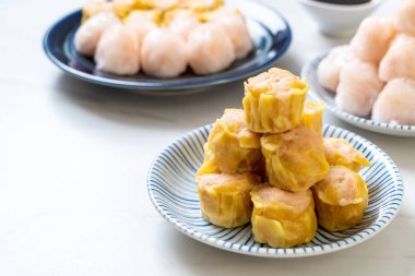 Çin karides pişmiş hamur tatlısı - Asya gıda tarzı