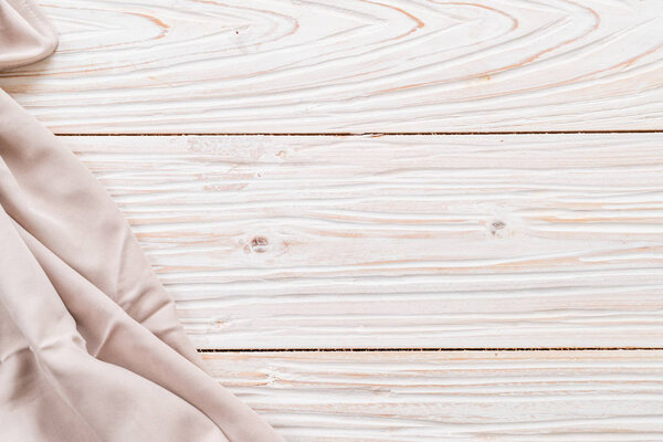 кухонная ткань (салфетка) на деревянном фоне
