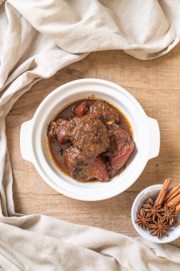 herb - Phuket Tayland geleneksel gıda tarzı ile domuz eti güveç