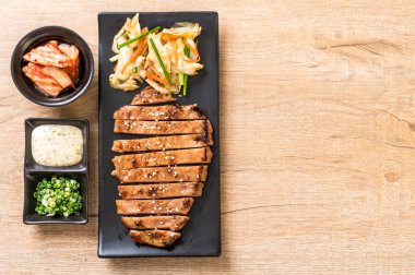 sebze - Asya tarzı ile dilimlenmiş domuz biftek ızgara