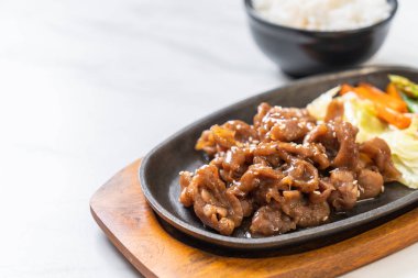 sıcak plaka - Asya tarzı domuz biftek dilimlenmiş