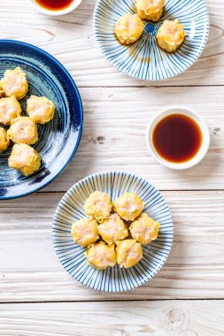 Karides Çince buğulanmış Dumpling sos ile