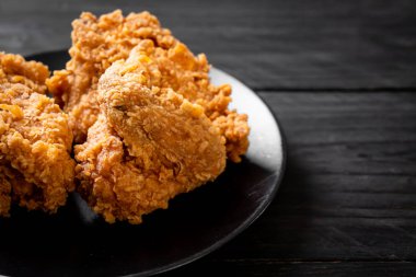 Kızarmış tavuk yemeği - abur cubur ve sağlıksız yemek