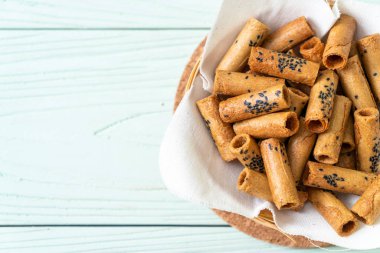 Taylandlı çıtır Hindistan cevizi roll - Tay tatlı snack