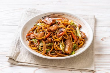 tavada kızartılmış yakisoba noodle pork - Asya gıda tarzı ile