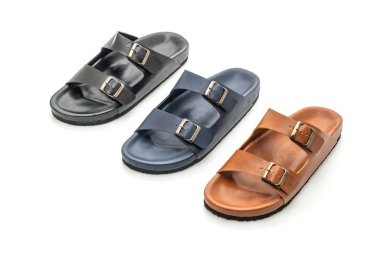 Erkekler beyaz arka plan üzerinde izole sandalet deri