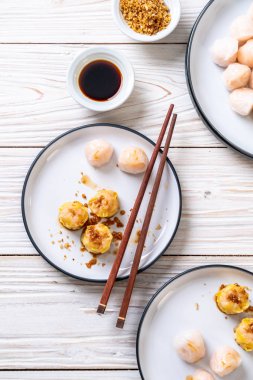 Çin karides pişmiş hamur tatlısı - Asya gıda tarzı