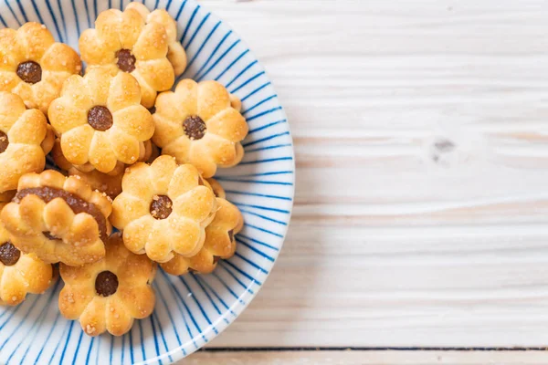 coconut biscuit with pineapple jam